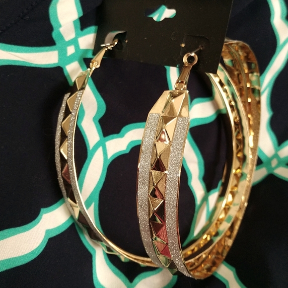 🆕 Large Hoop Earrings  Silvertone Goldtone Sparkling Leverback French Wire NWT - Picture 3 of 7